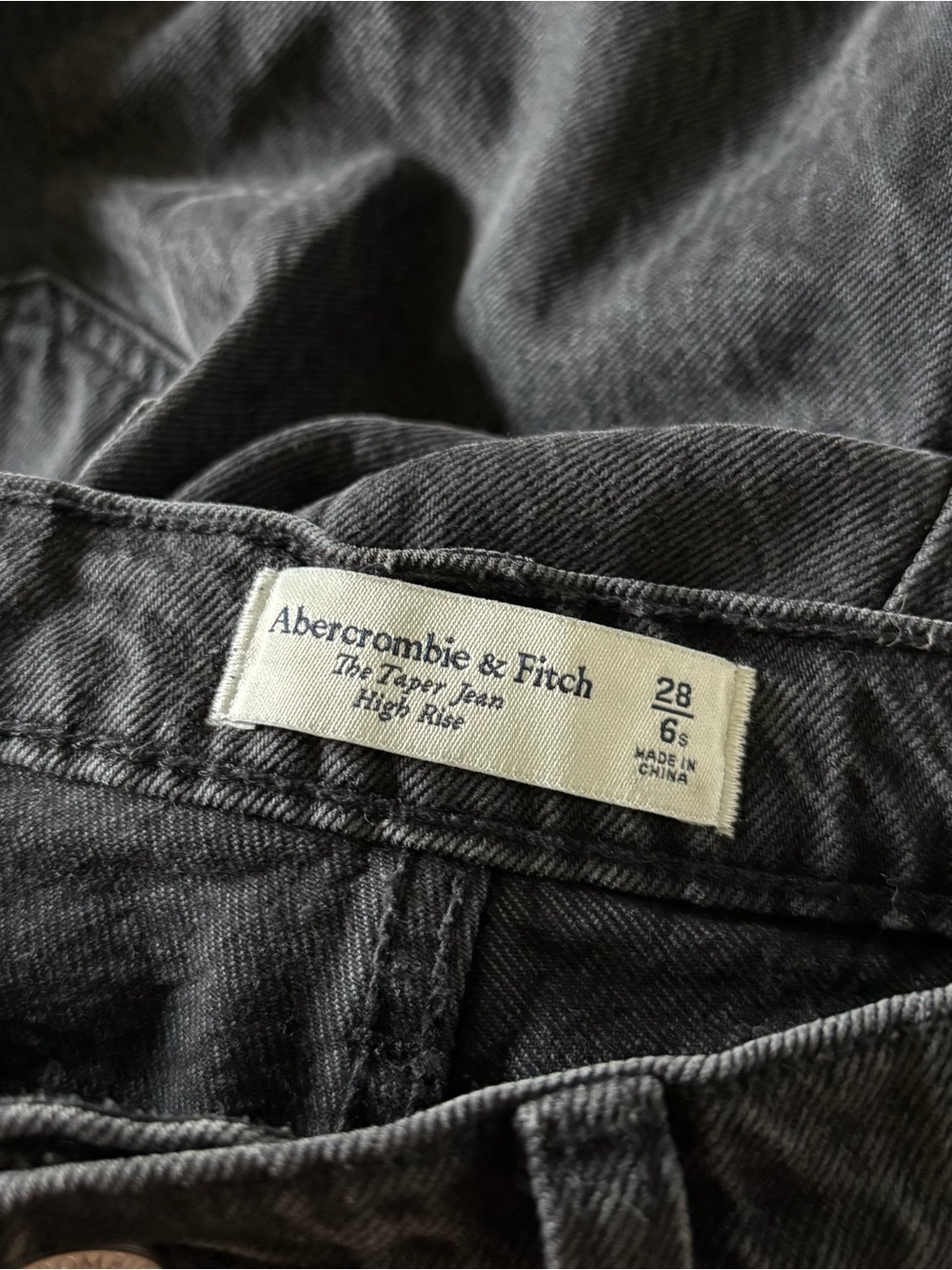 Abercrombie & Fitch Women's High Rise "The Taper Jean" In Black Size 6S - Picture 6 of 8